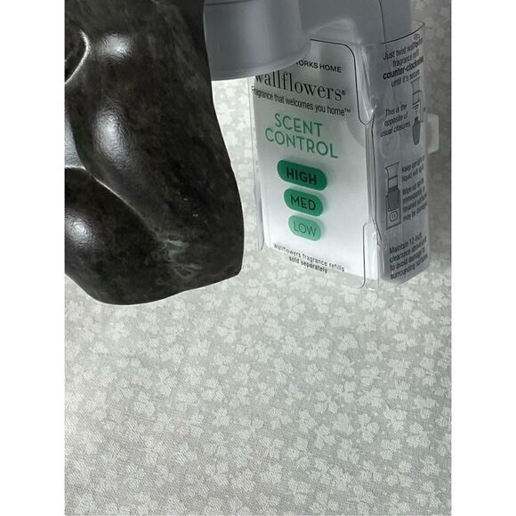 Bath and Body Works ELEPHANT Wallflower and 4 EUCALYPTUS MINT Refills - Picture 7 of 11